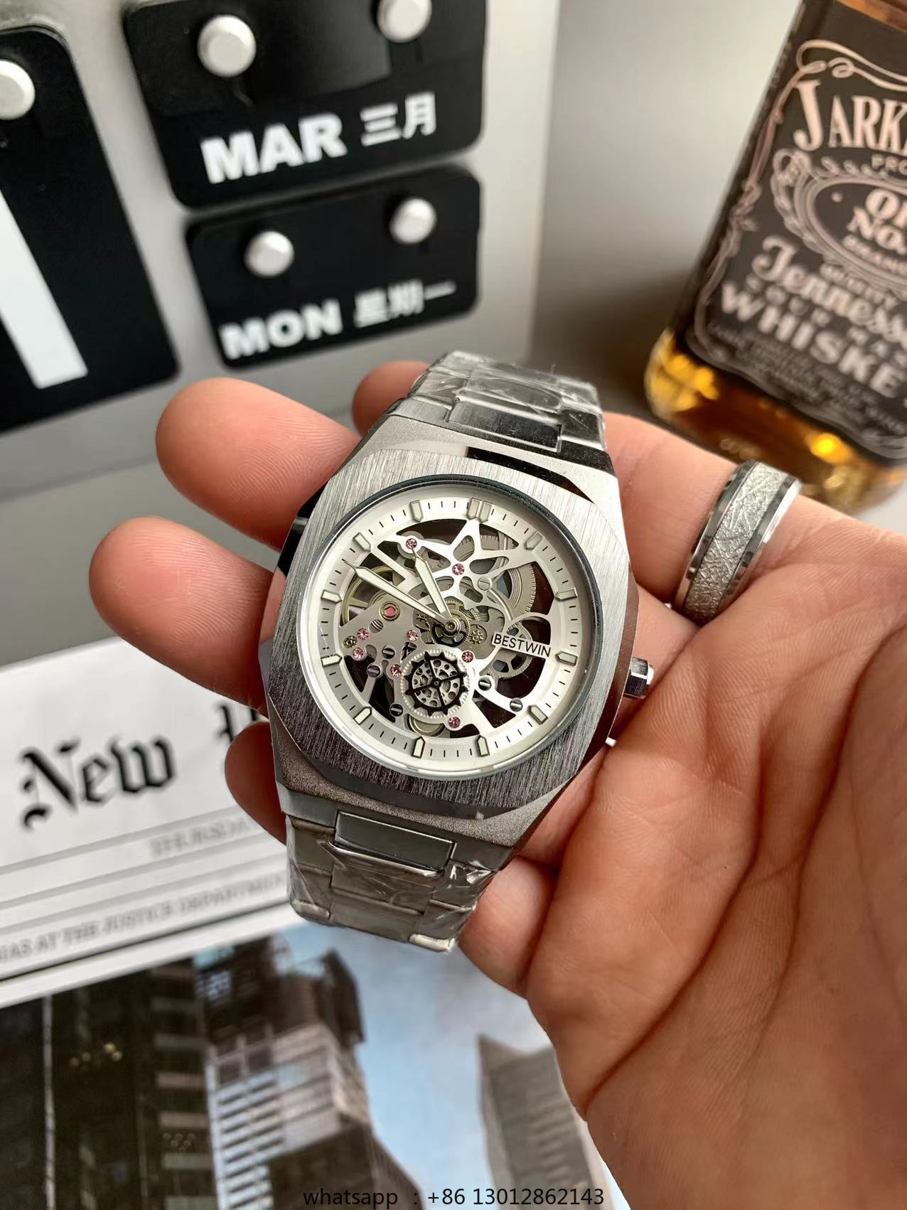 Orologio quadrato piccolo al q - Luxury Watch Gold recensione e prezzo